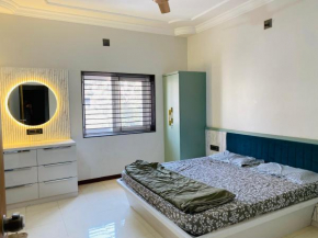 Spacious room with modern touch